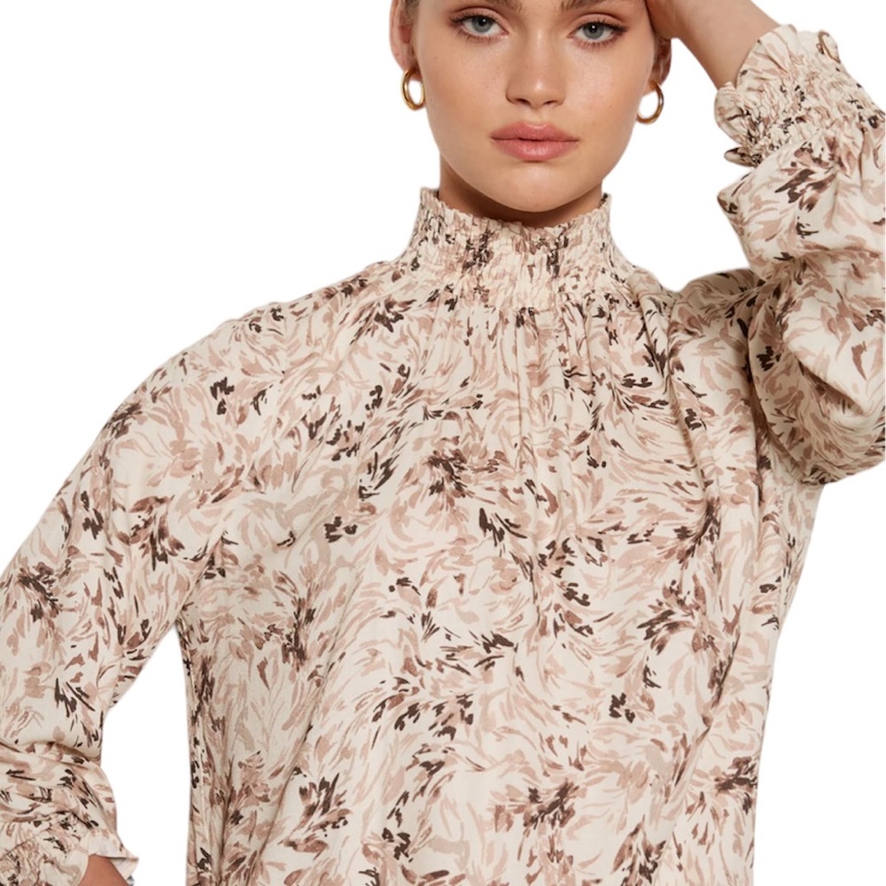 Tart Brie Smocked Floral Blouse Medium